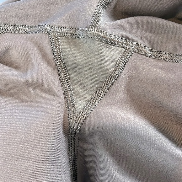 Lululemon Outrun 17” Crop Ruched Back Leggings Black Luxtreme Size 12 - Picture 9 of 11